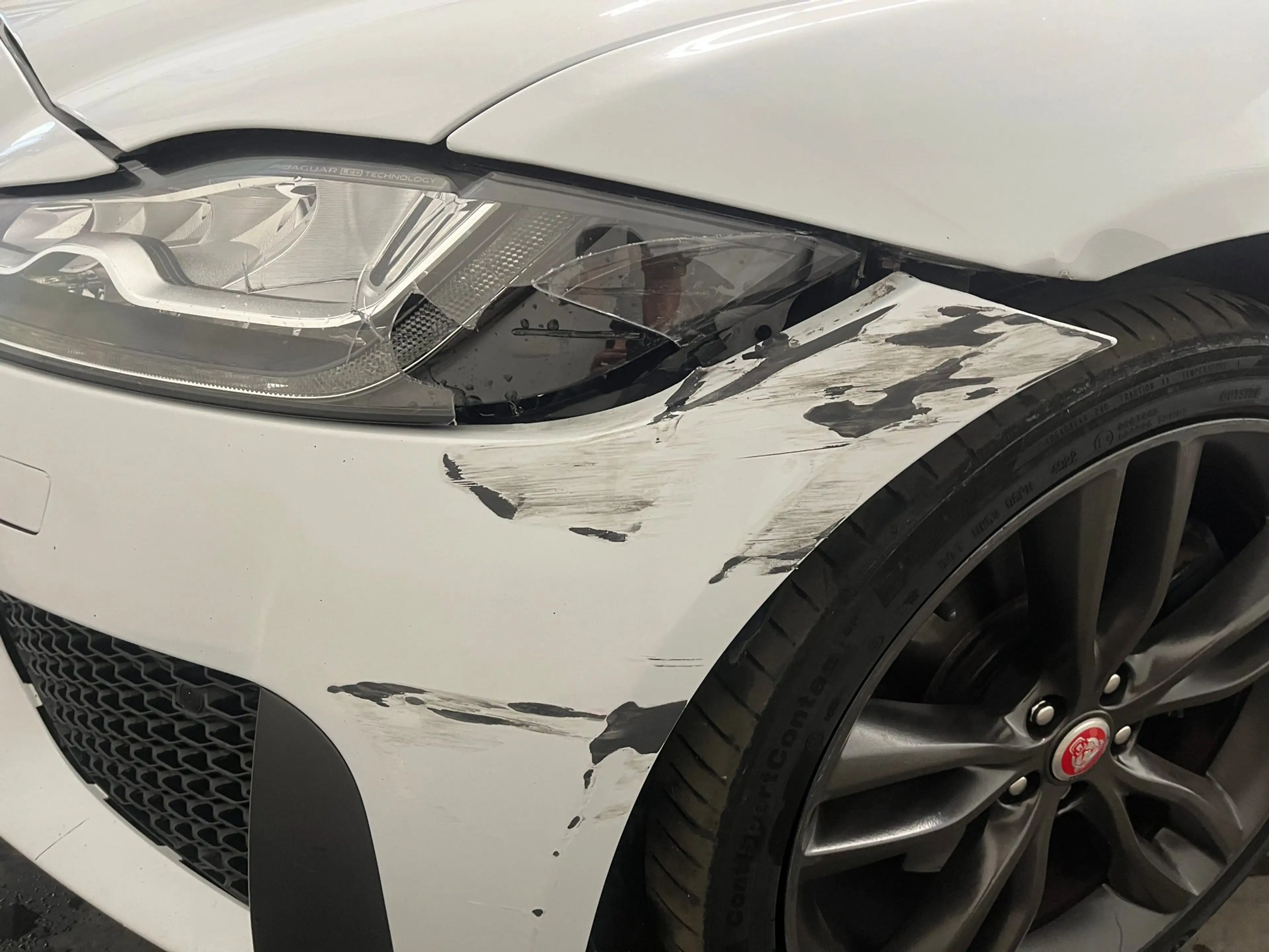 Jaguar XF Sportbrake 2.0t AWD 300 Sport - Front / Zij Schade — photo 14