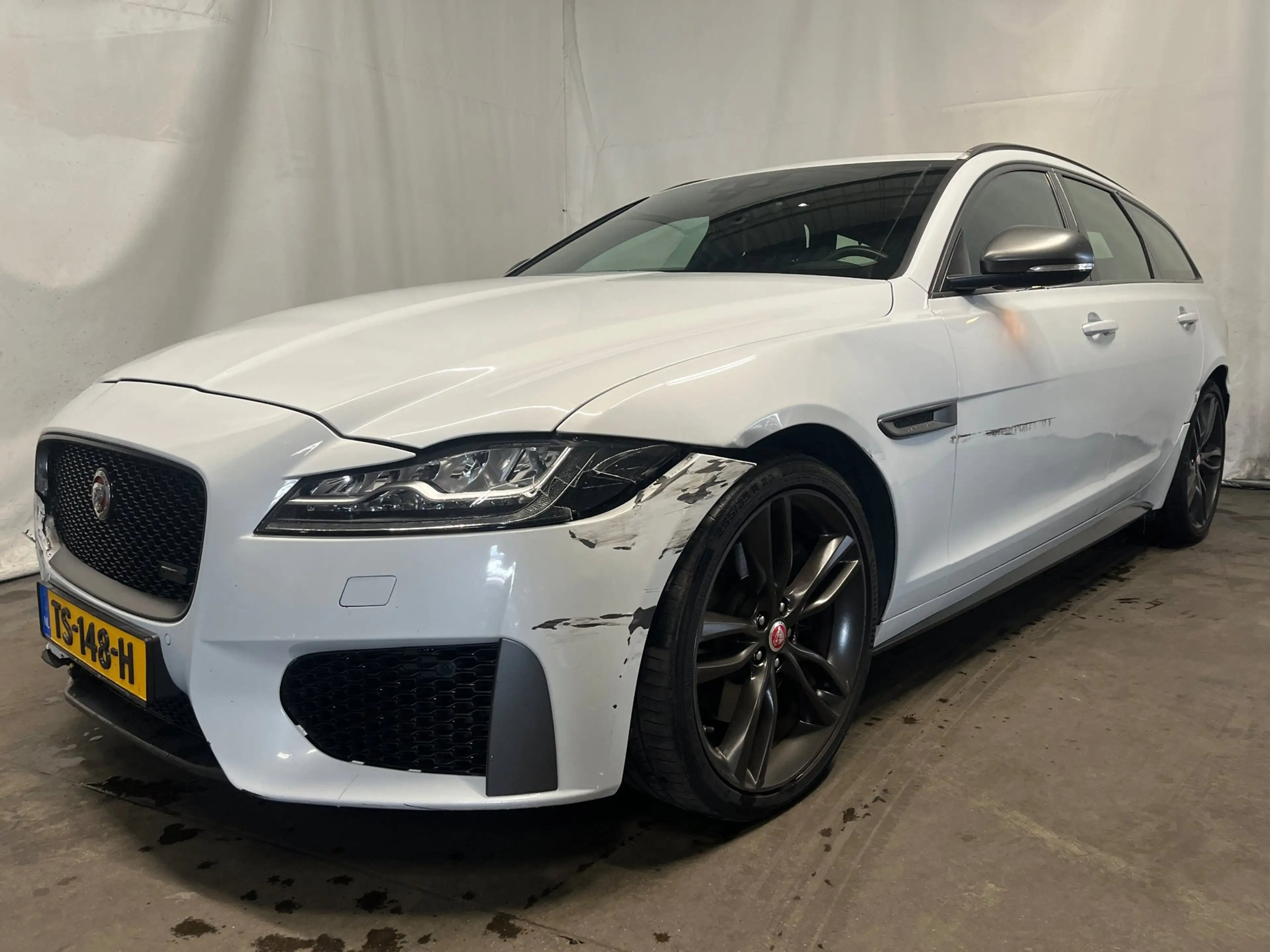 Jaguar XF Sportbrake 2.0t AWD 300 Sport - Front / Zij Schade — photo 2