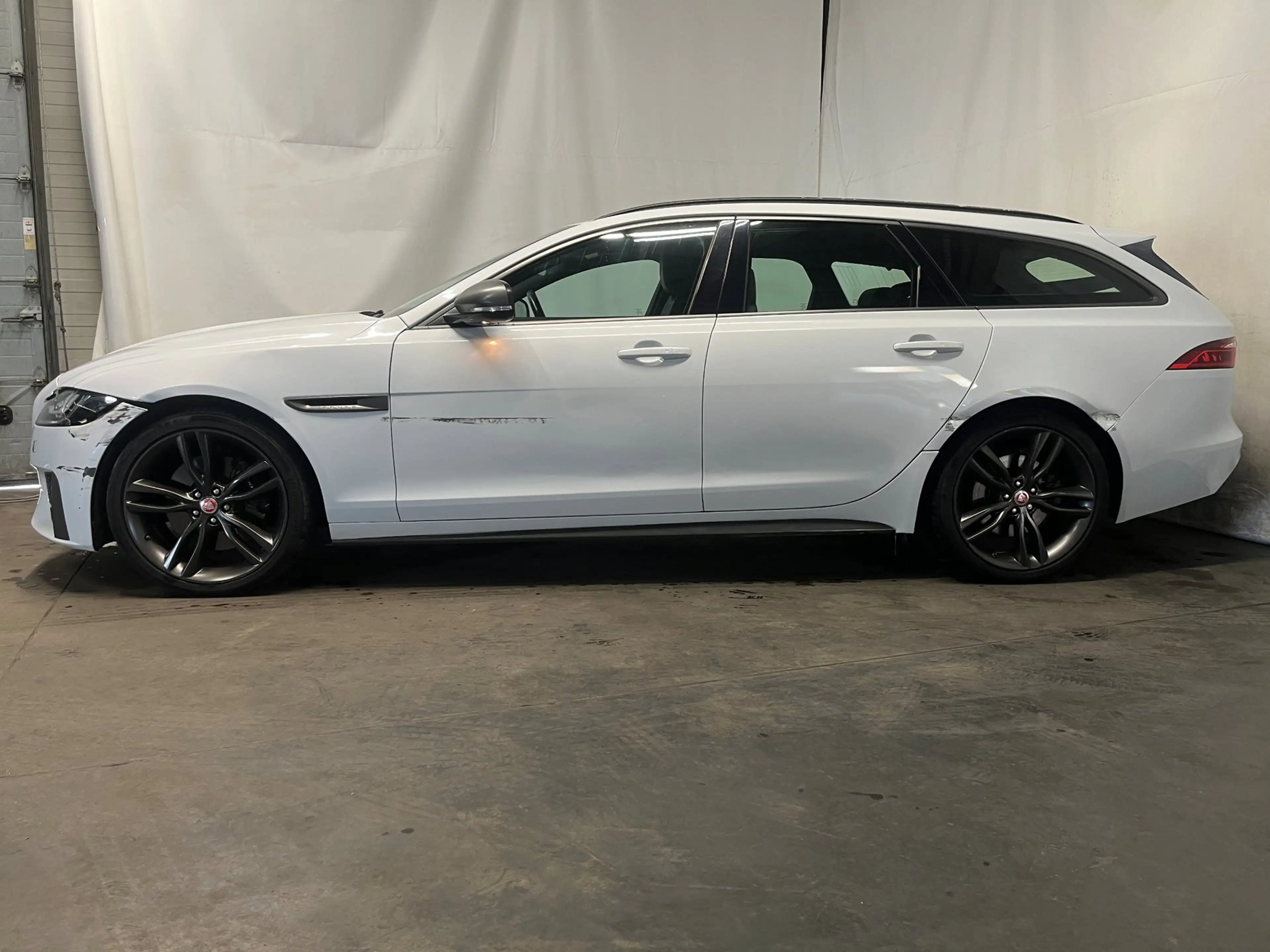 Jaguar XF Sportbrake 2.0t AWD 300 Sport - Front / Zij Schade — photo 3