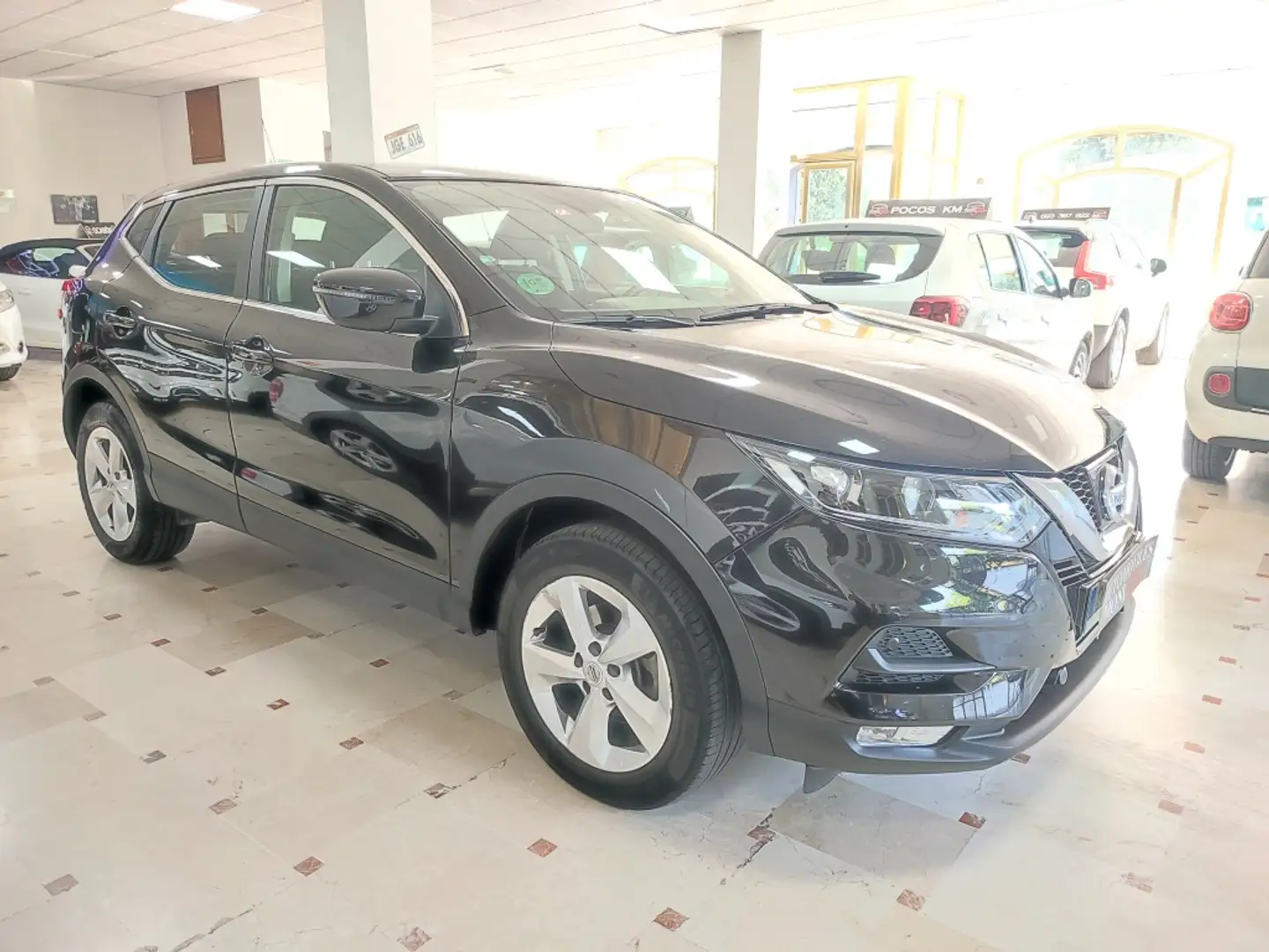 Nissan Qashqai 1.2 DIG-T Acenta 4x2 Schwarz - 2