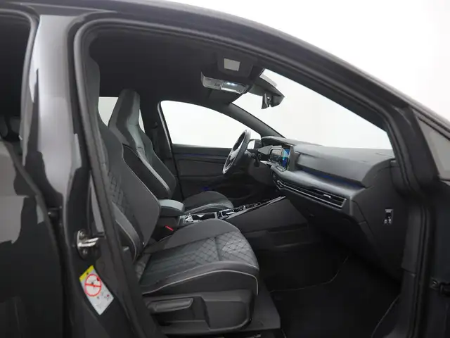 Volkswagen Golf view 3