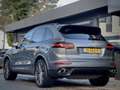 Porsche Cayenne 3.0 S AUT8 E-HYBRID PANODAK LEDER NAVI CAMERA LED Grijs - thumbnail 3