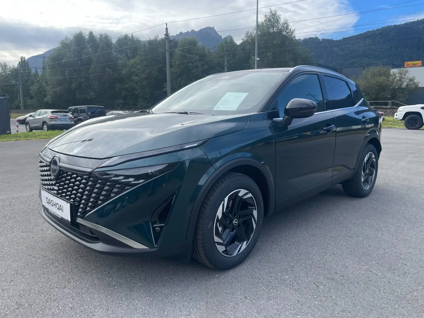 Nissan Qashqai Qashqai 1,3 DIG-T MHEV N-Connecta+ Xtronic 4x4 Grün - 1