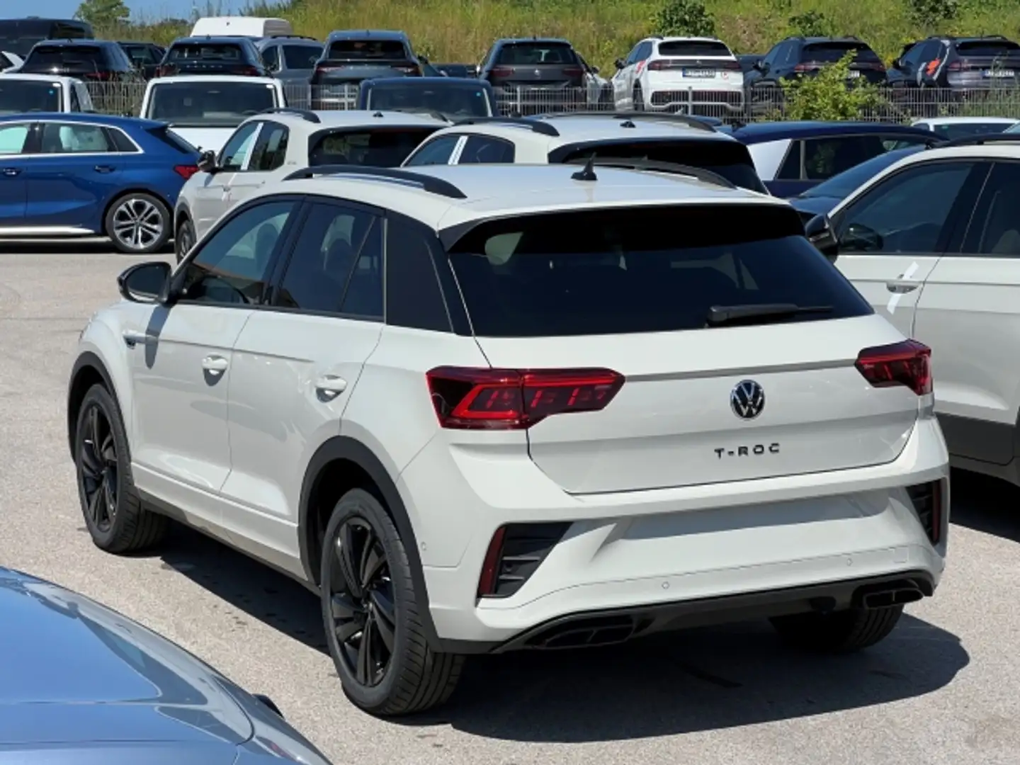 Volkswagen T-Roc R-Line 1.5 l TSI OPF 110 kW (150 PS) 7-Gang-Doppel Grau - 2