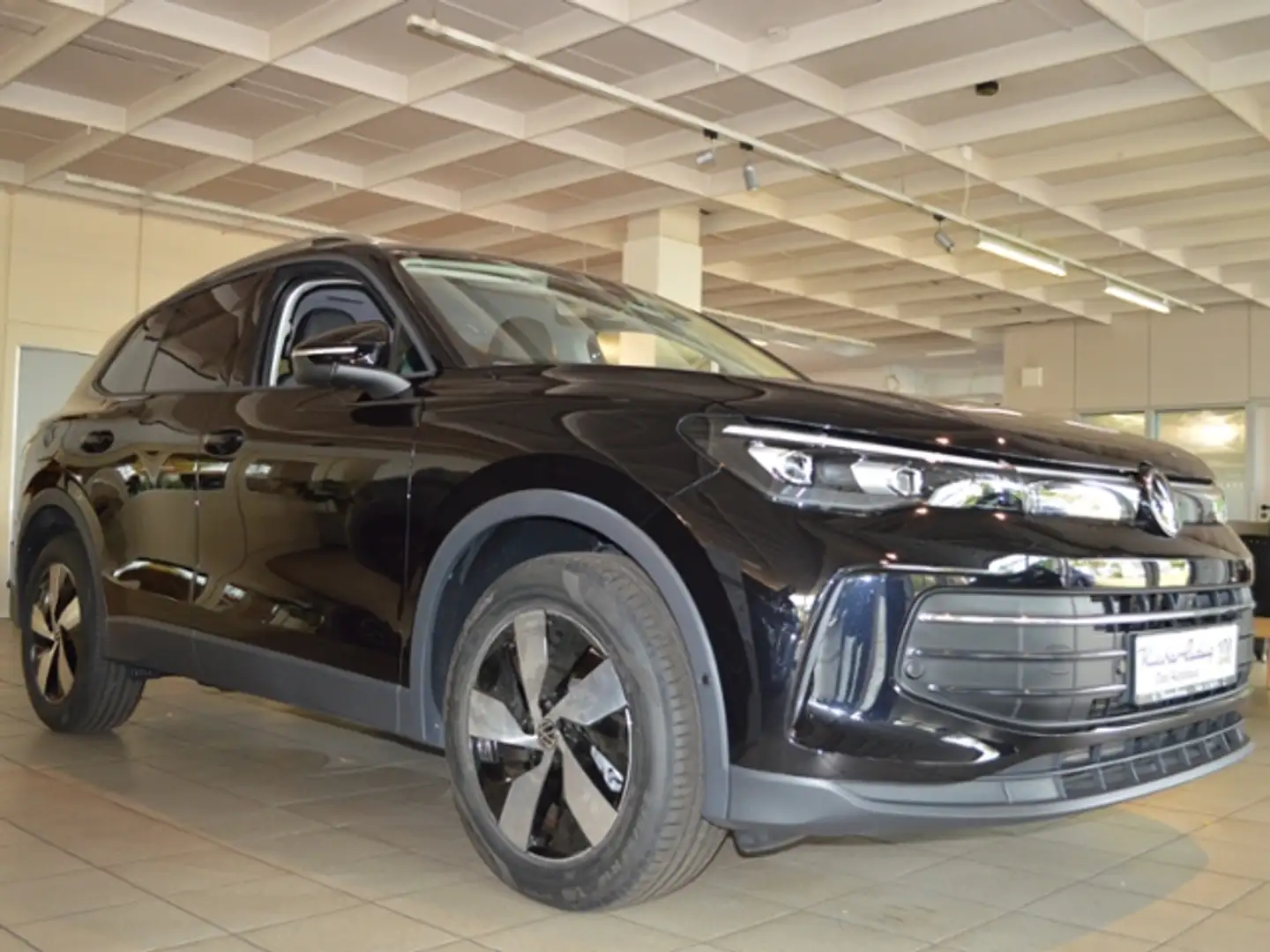 Volkswagen Tiguan 2.0 TDI Life DSG AHK AREA VIEW IDA Schwarz - 1