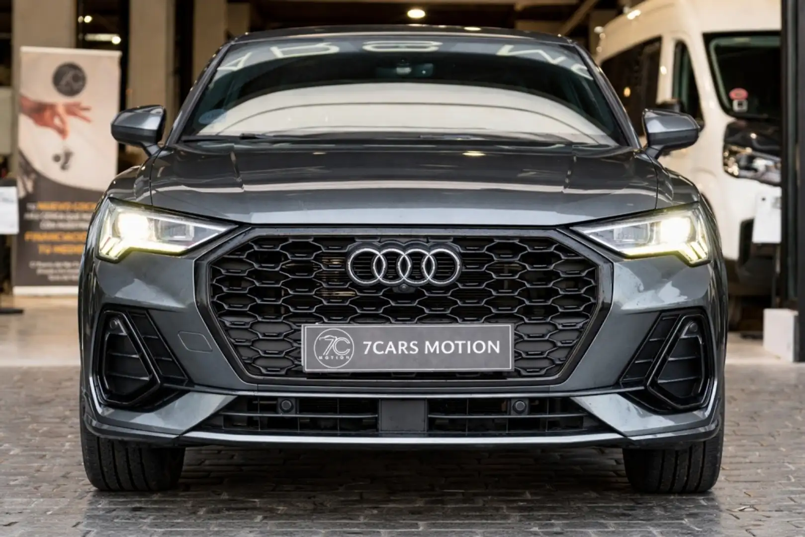 Audi Q3 Sportback 45 TFSIe S line S-tronic Gris - 2