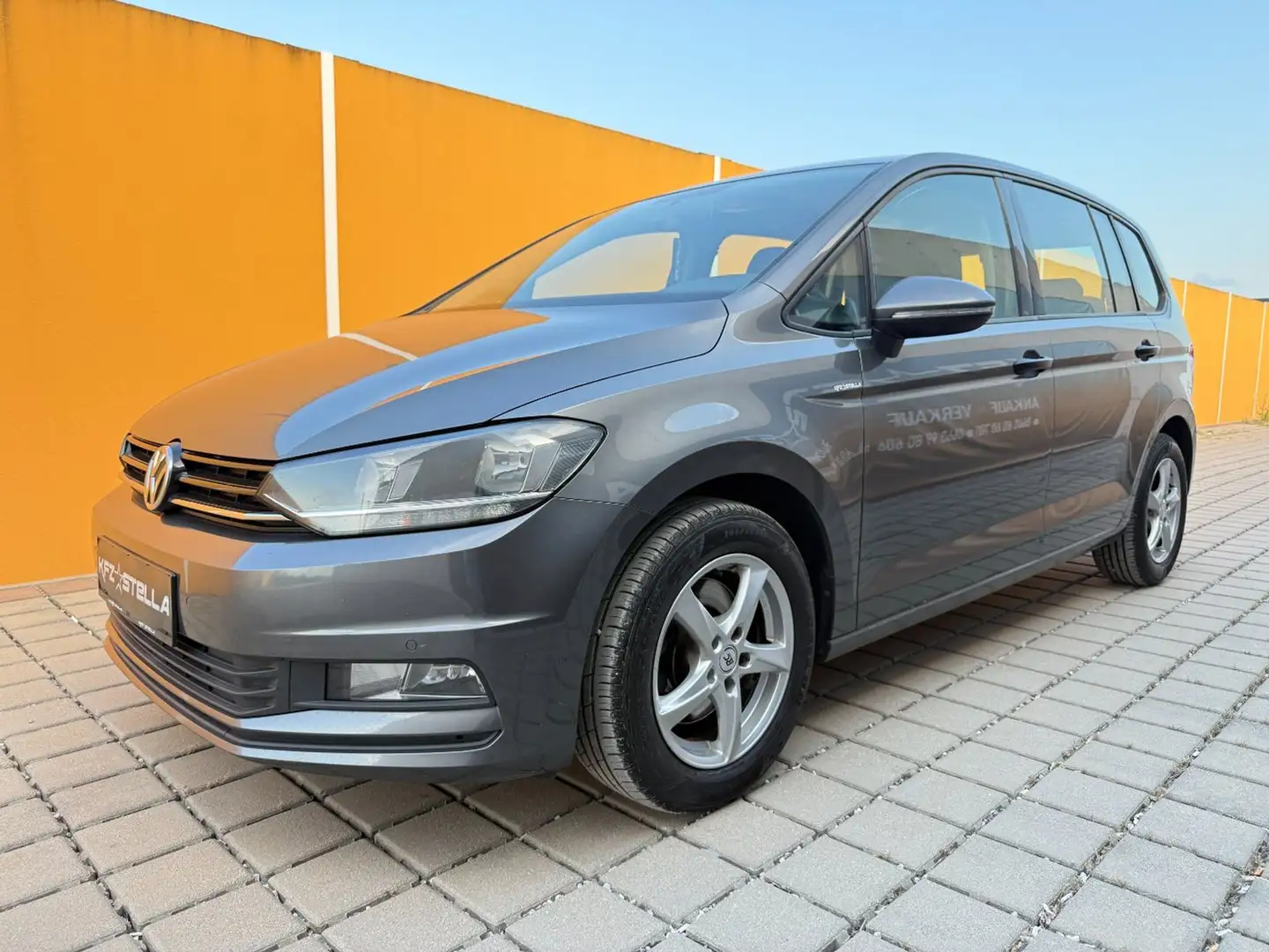 Volkswagen Touran 1.6 TDI BlueMotionTech Trendline Grau - 1