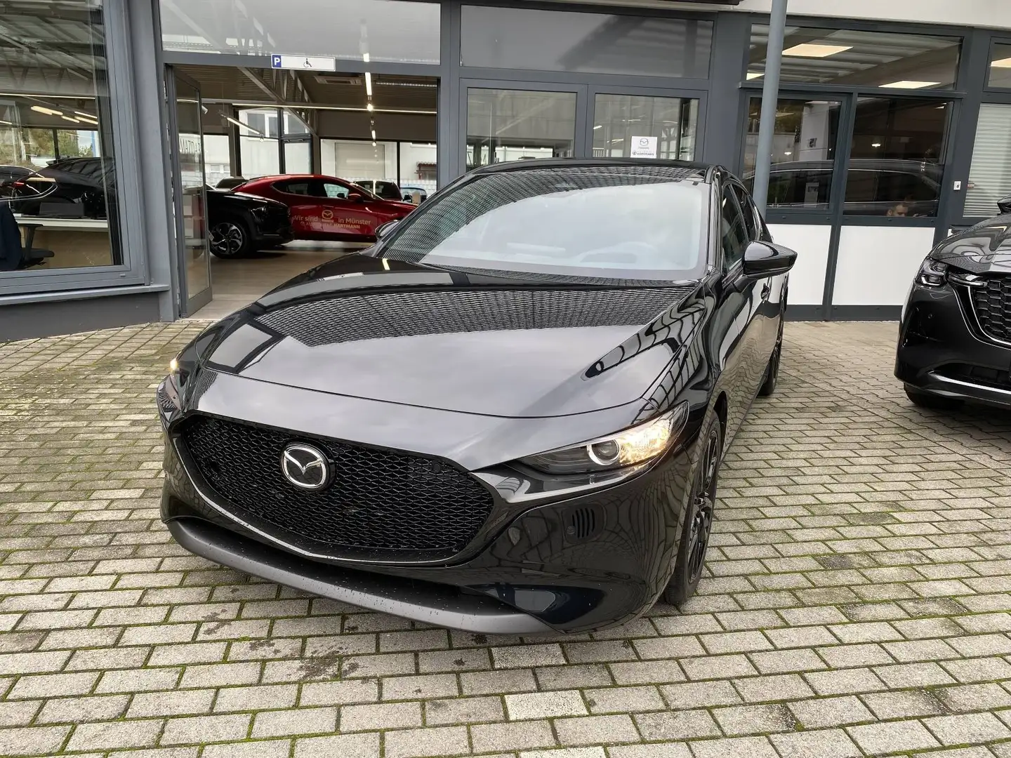 Mazda 3 2.5L e-SKYACTIV G 140ps 6MT FWD Homura Schwarz - 1