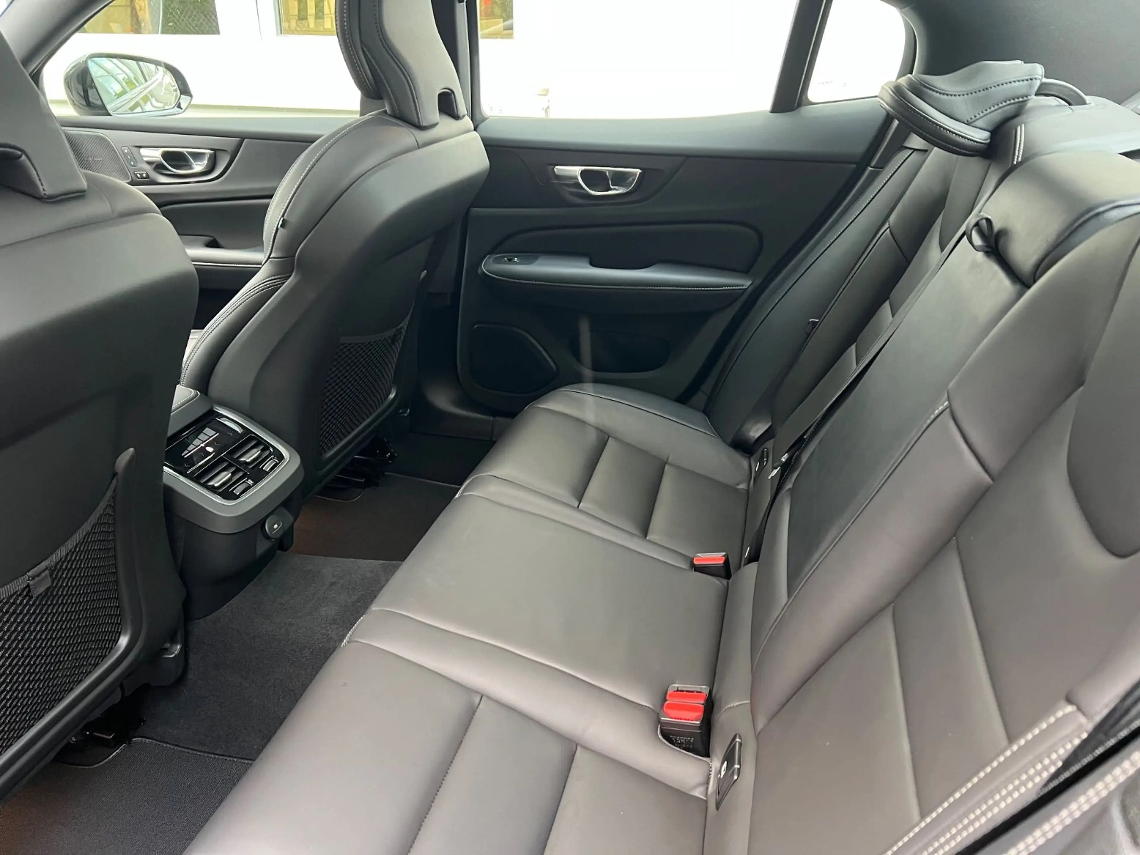 Volvo S60 B4 Automatik R-Design AHK GARANTIE — photo 12