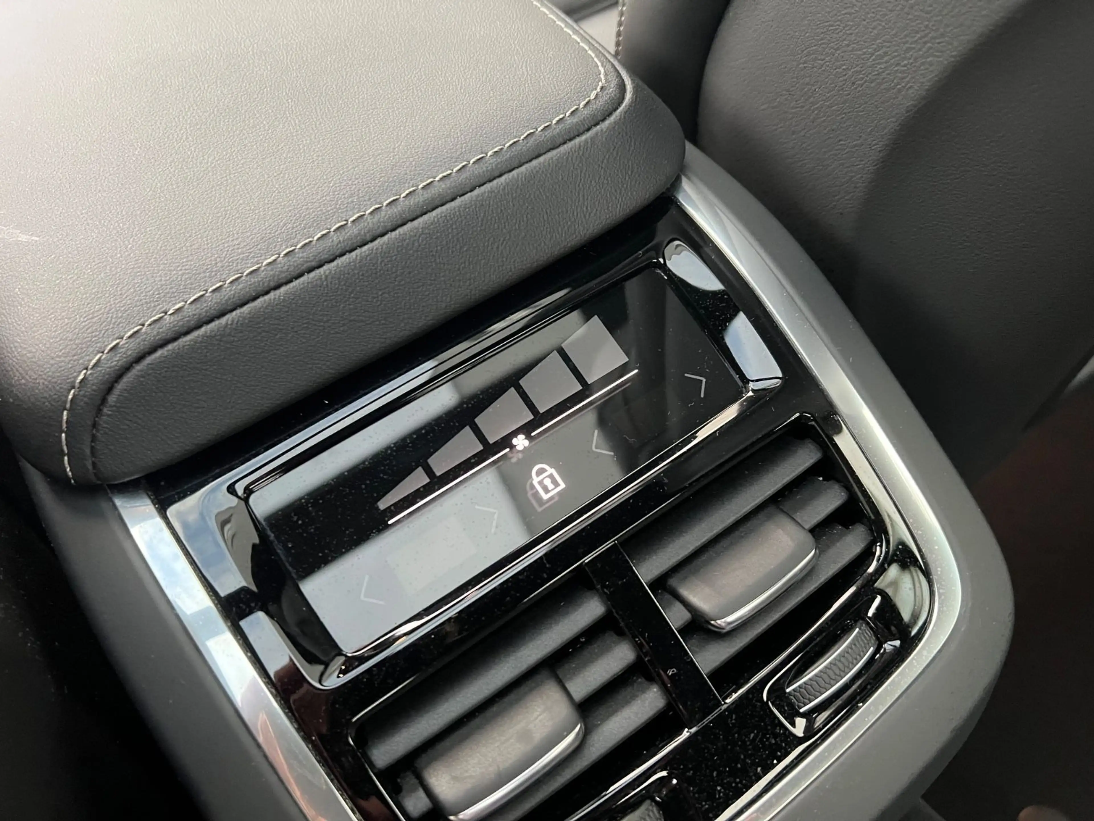 Volvo S60 B4 Automatik R-Design AHK GARANTIE — photo 14