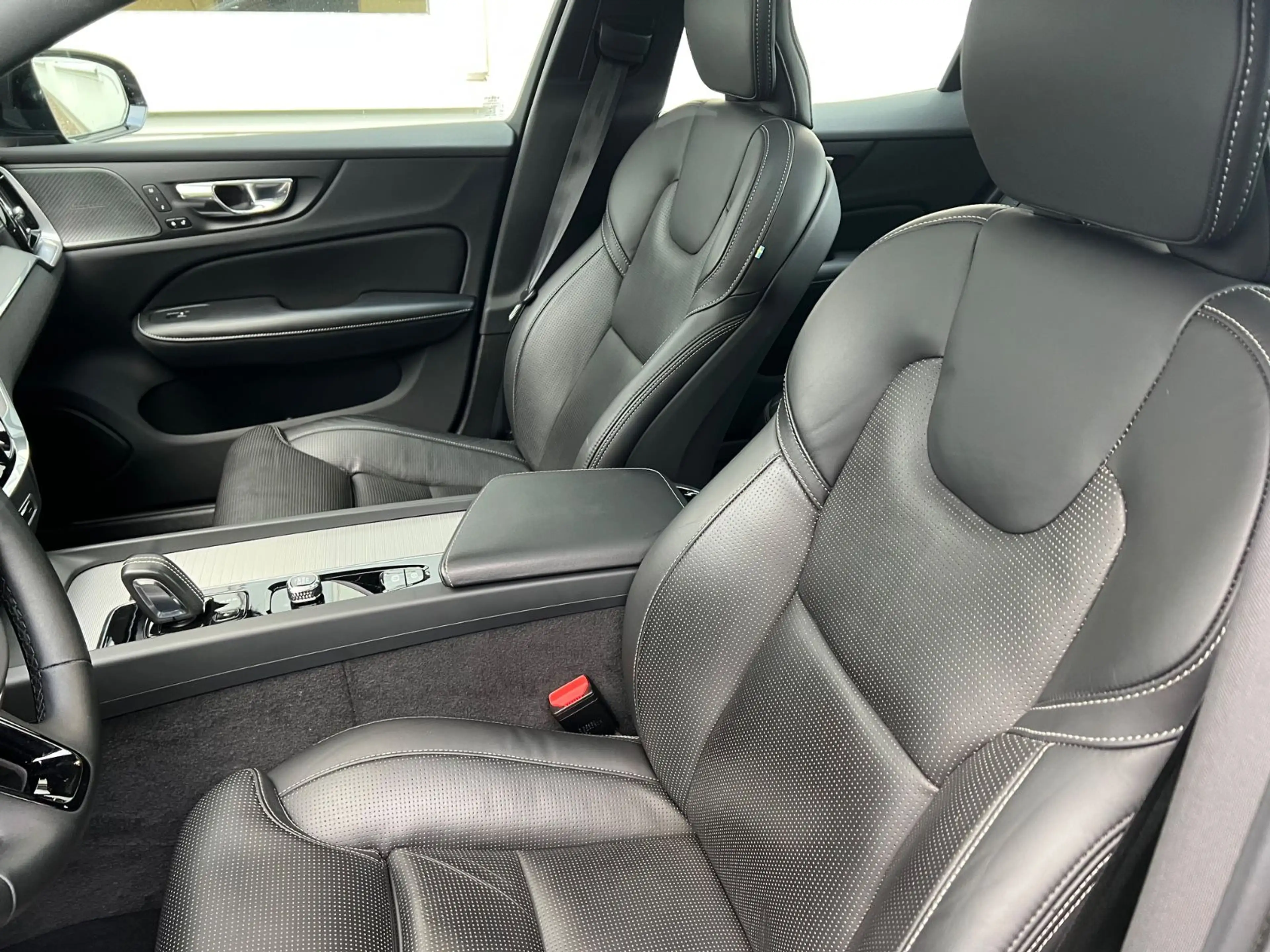 Volvo S60 B4 Automatik R-Design AHK GARANTIE — photo 10