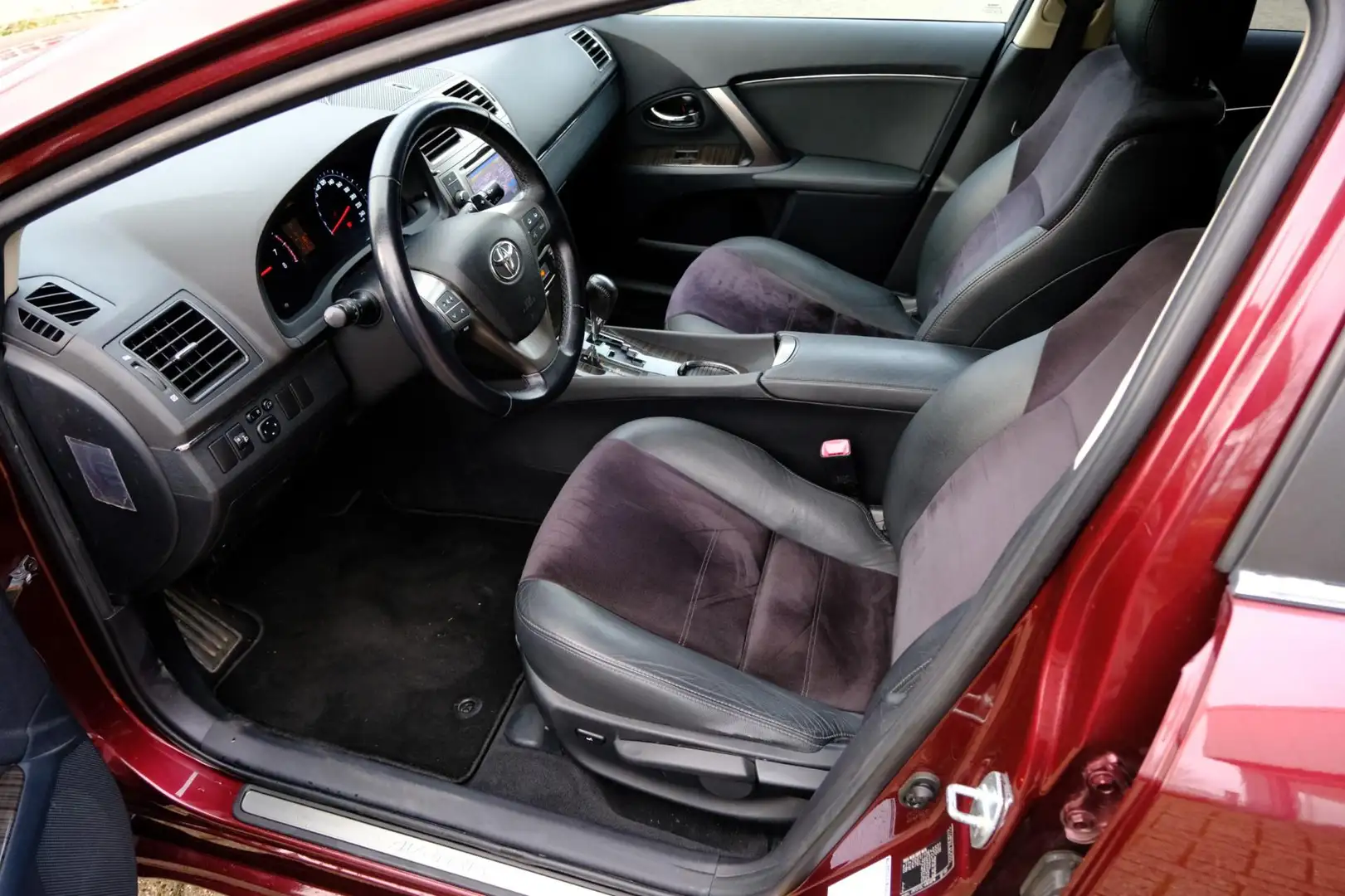 Toyota Avensis Wagon 2.0 VVTi Dynamic Business Aut. Half leder|Na Червоний - 2