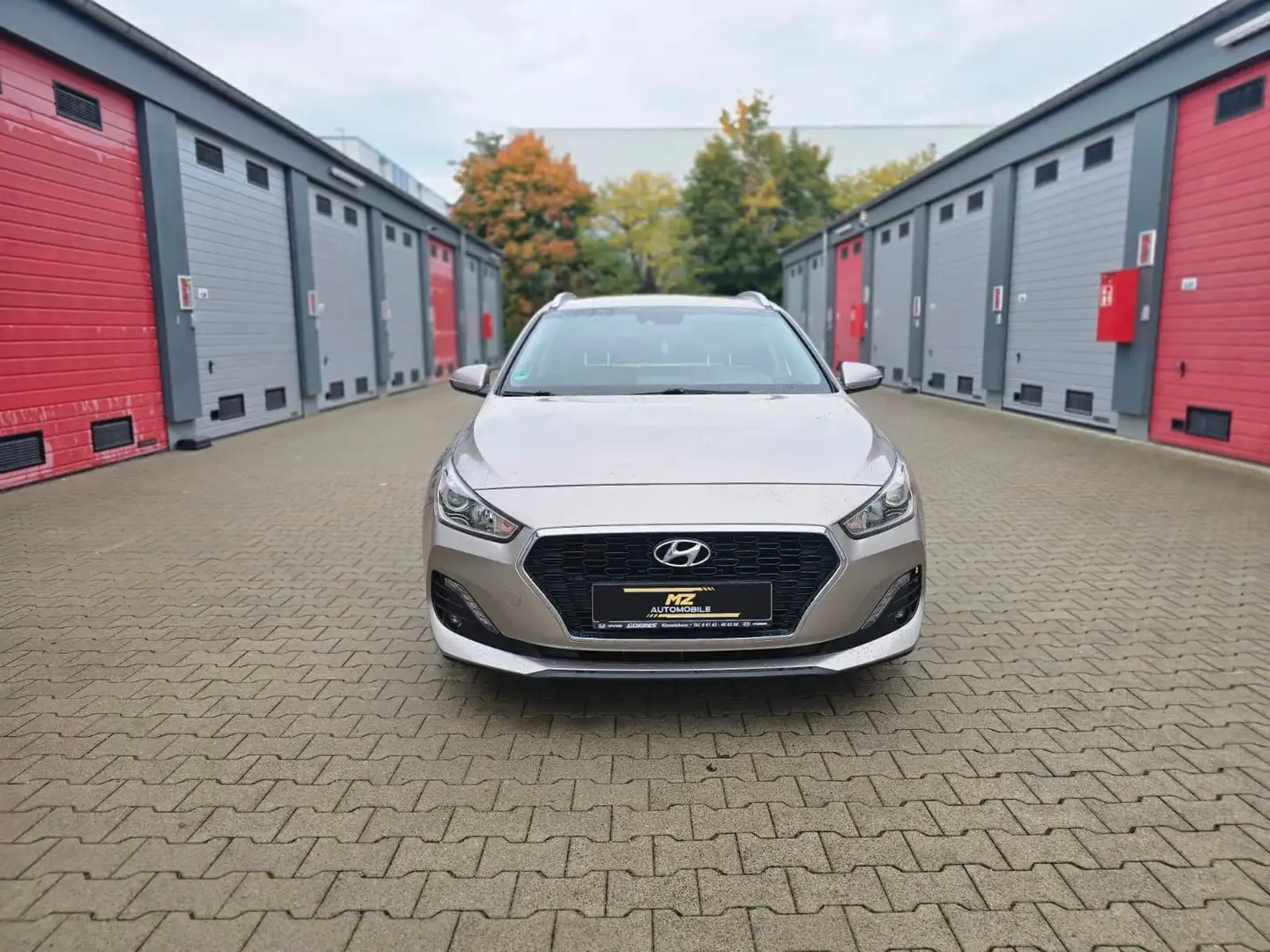 Hyundai i30 cw Pure/1Hand/Navi/KAMERA Beige - 2