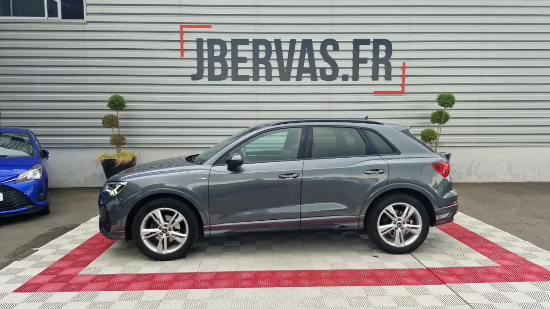 Audi Q3 35 TFSI 150 CH S tronic 7 S line - 1