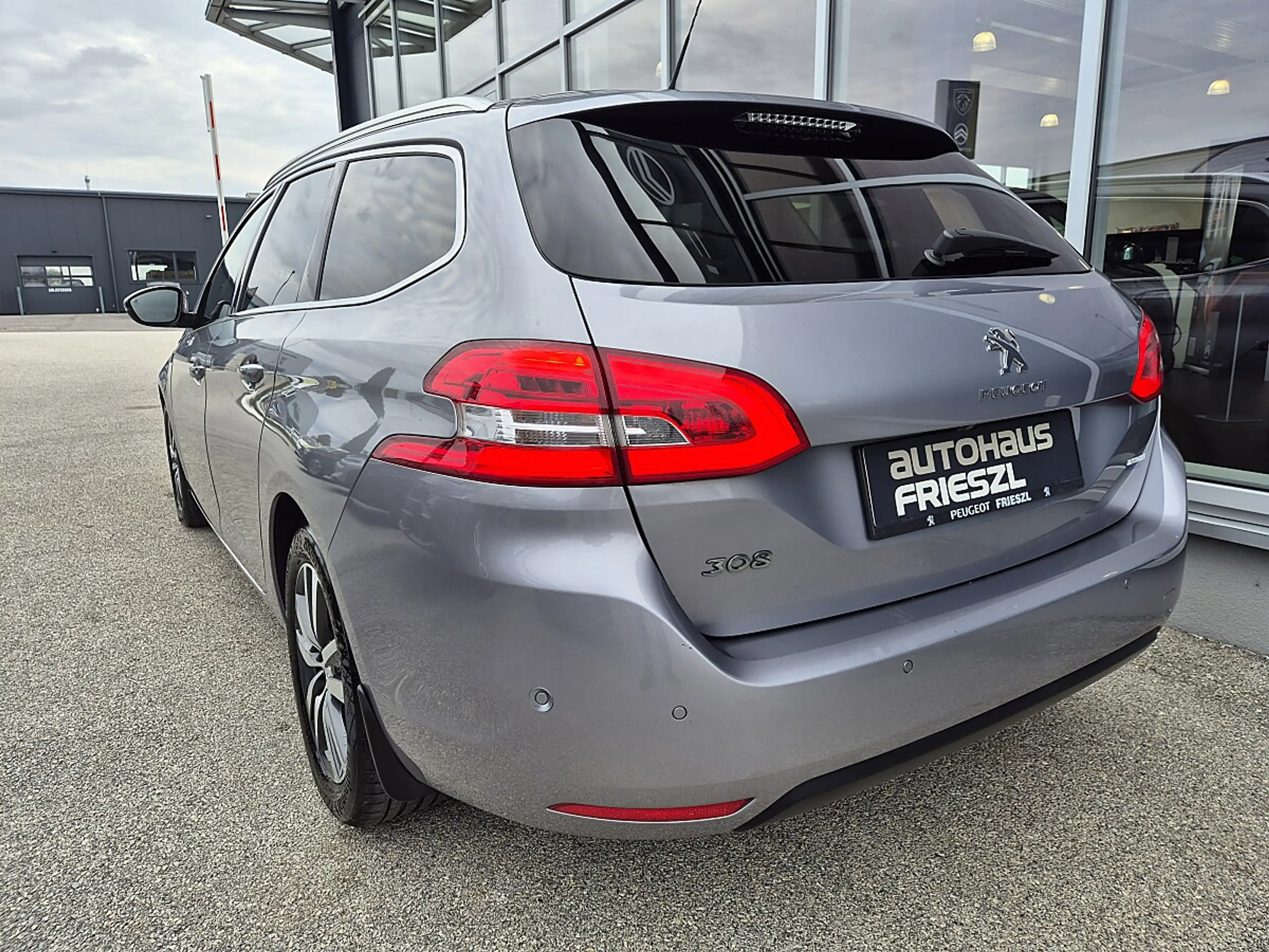 Peugeot 308 1.5 BlueHDi 130 FAP Tech Edition — photo 4
