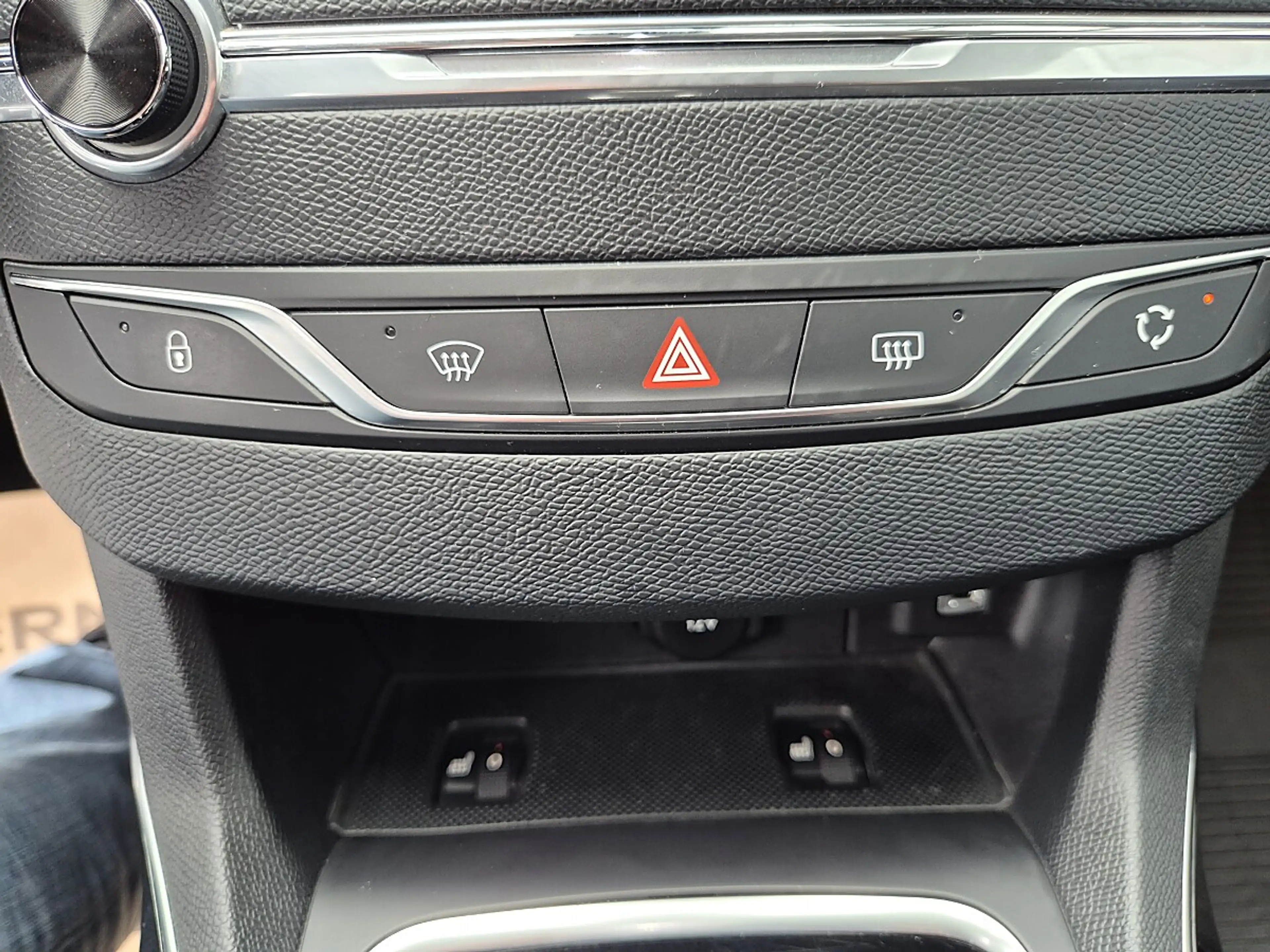 Peugeot 308 1.5 BlueHDi 130 FAP Tech Edition — photo 15