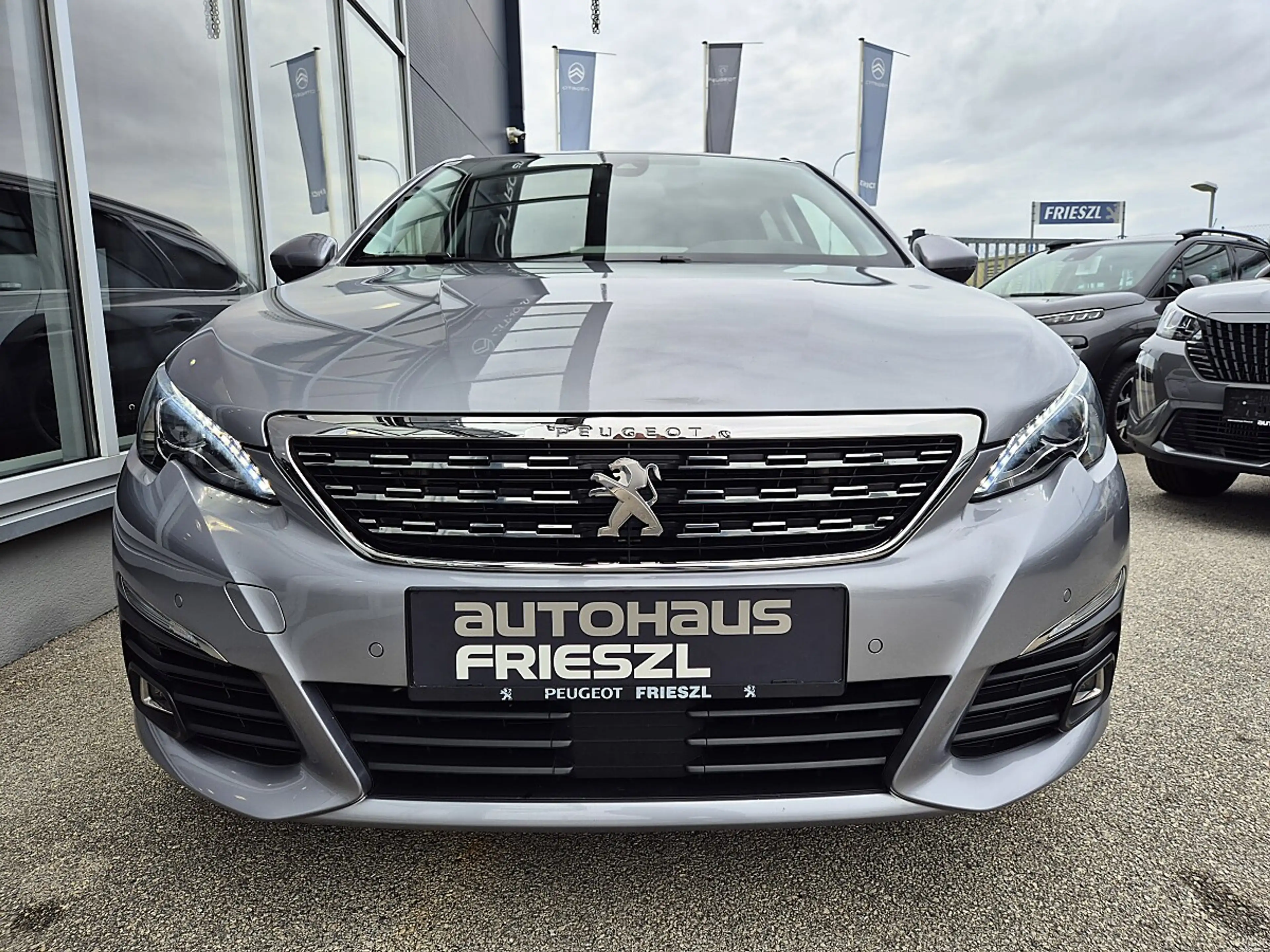 Peugeot 308 1.5 BlueHDi 130 FAP Tech Edition — photo 2