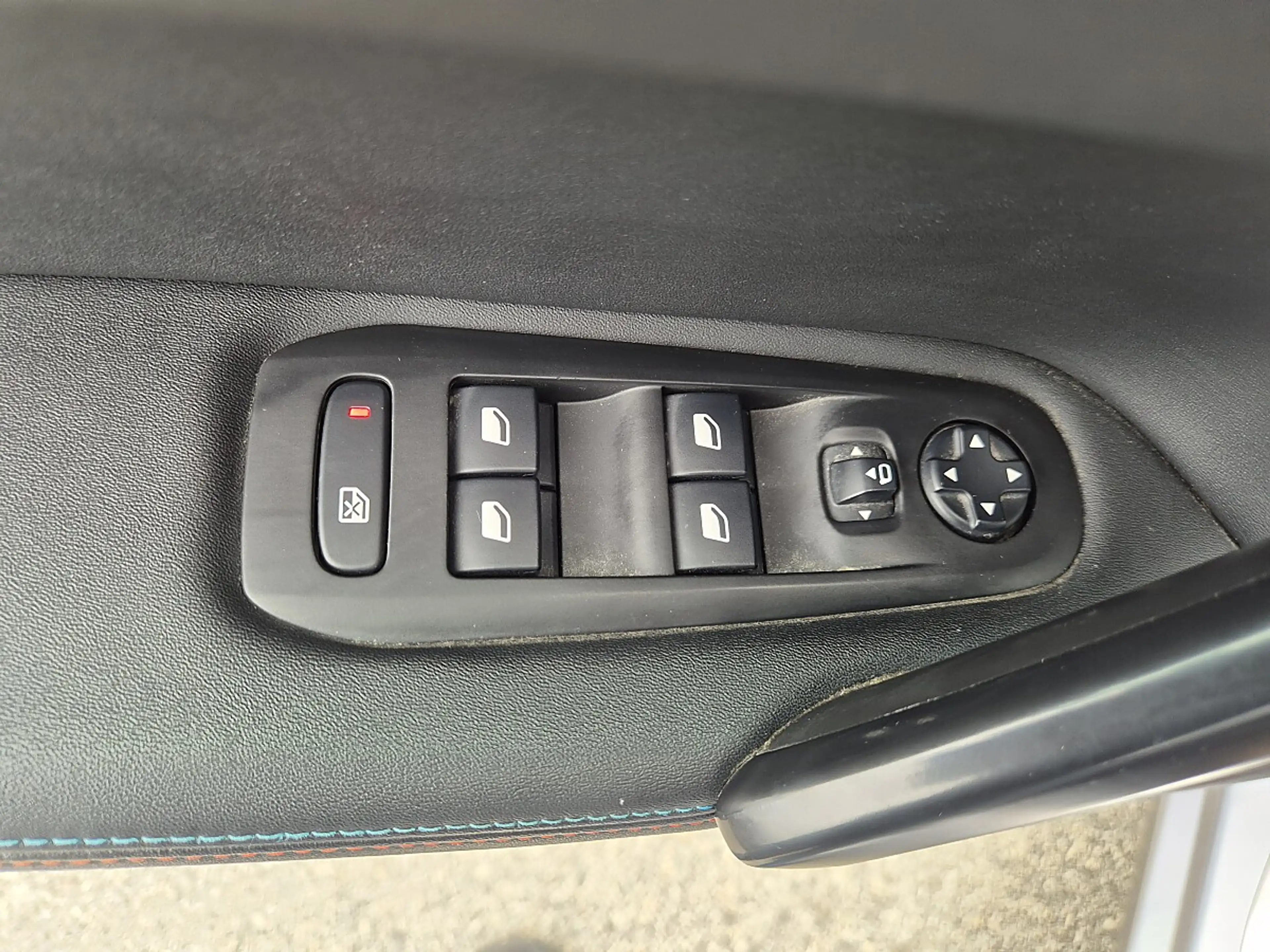 Peugeot 308 1.5 BlueHDi 130 FAP Tech Edition — photo 14