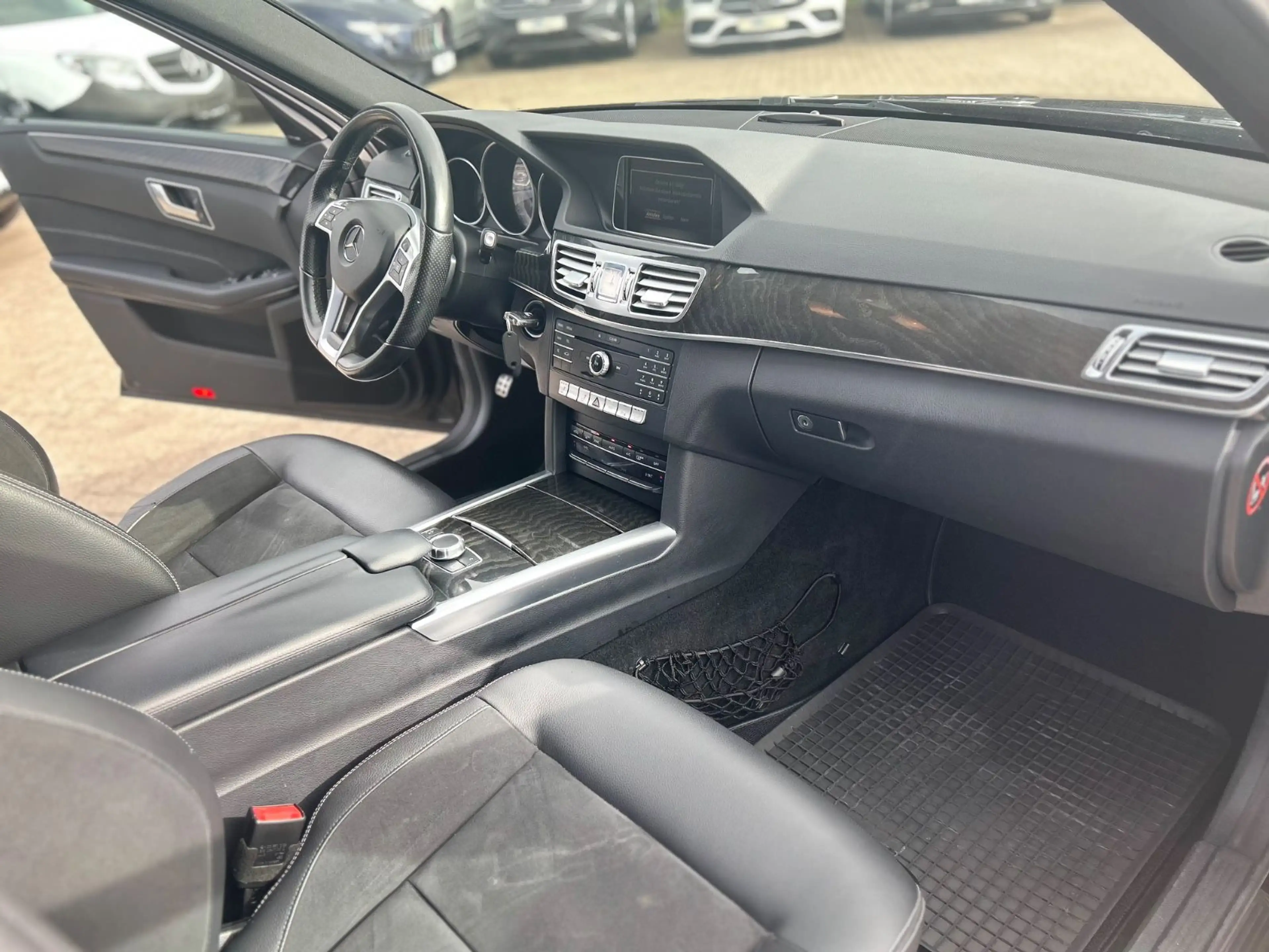 Mercedes-Benz E 350 E T-Modell BlueTec 4Matic — photo 10