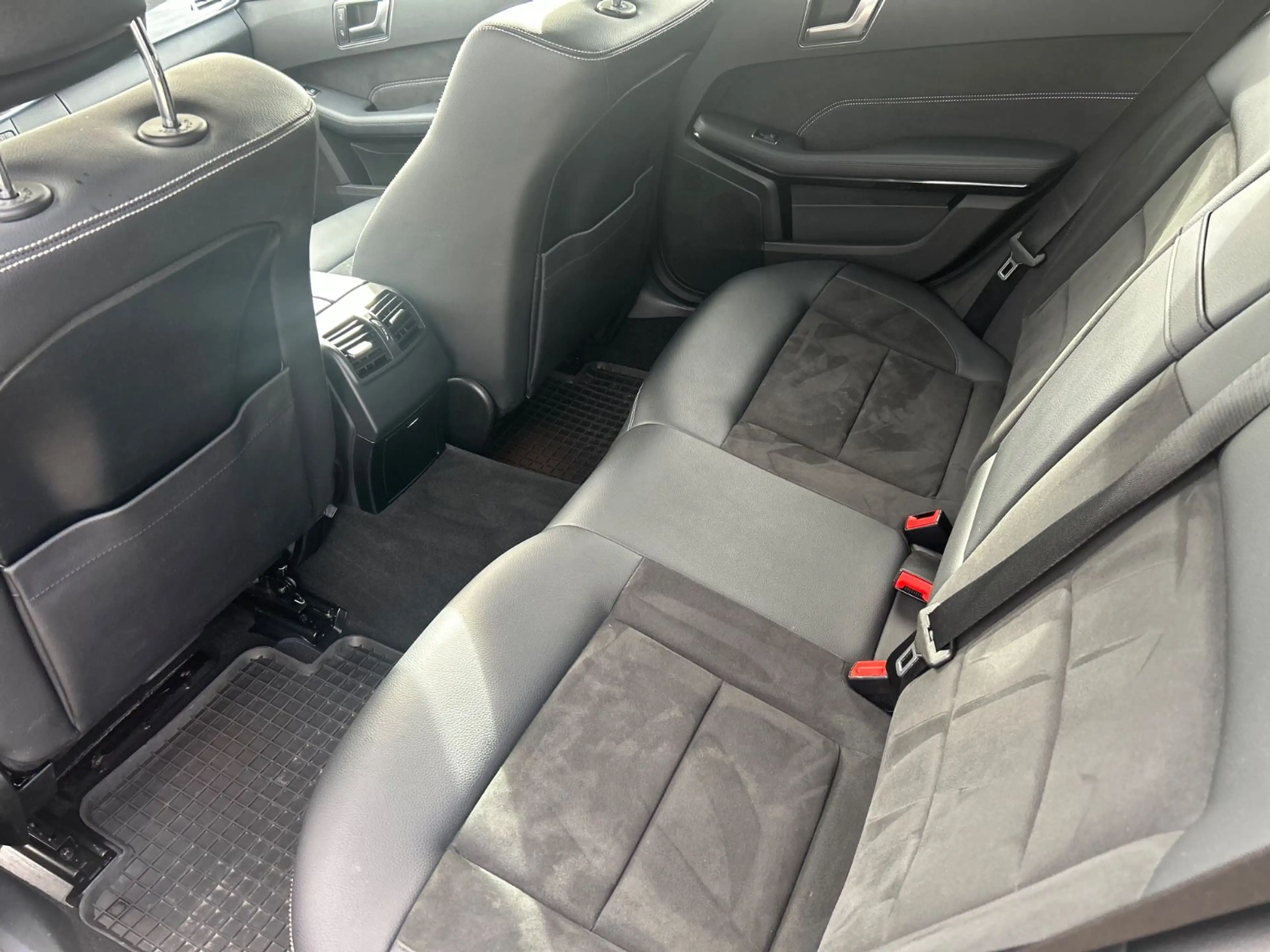 Mercedes-Benz E 350 E T-Modell BlueTec 4Matic — photo 6