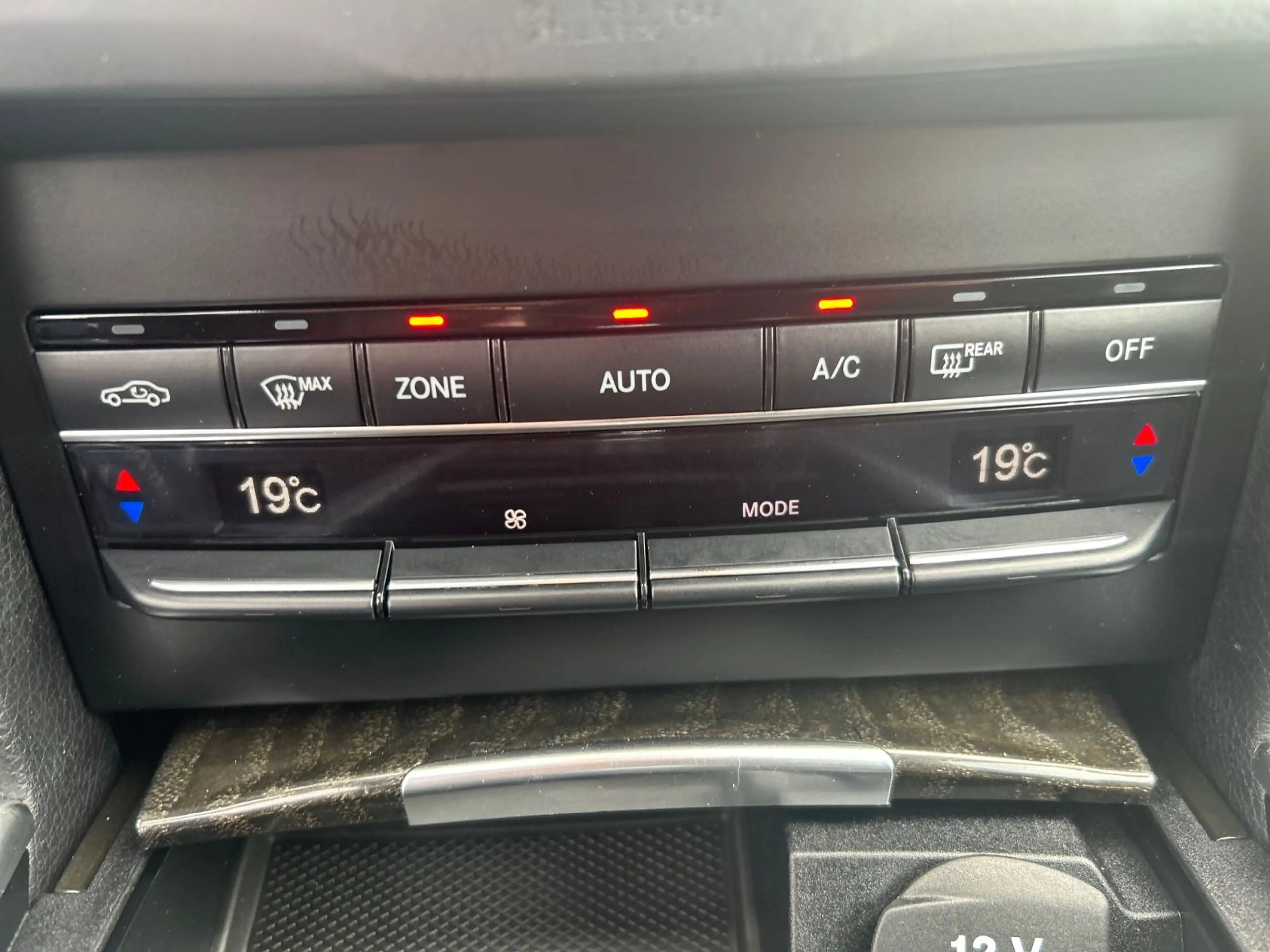 Mercedes-Benz E 350 E T-Modell BlueTec 4Matic — photo 15