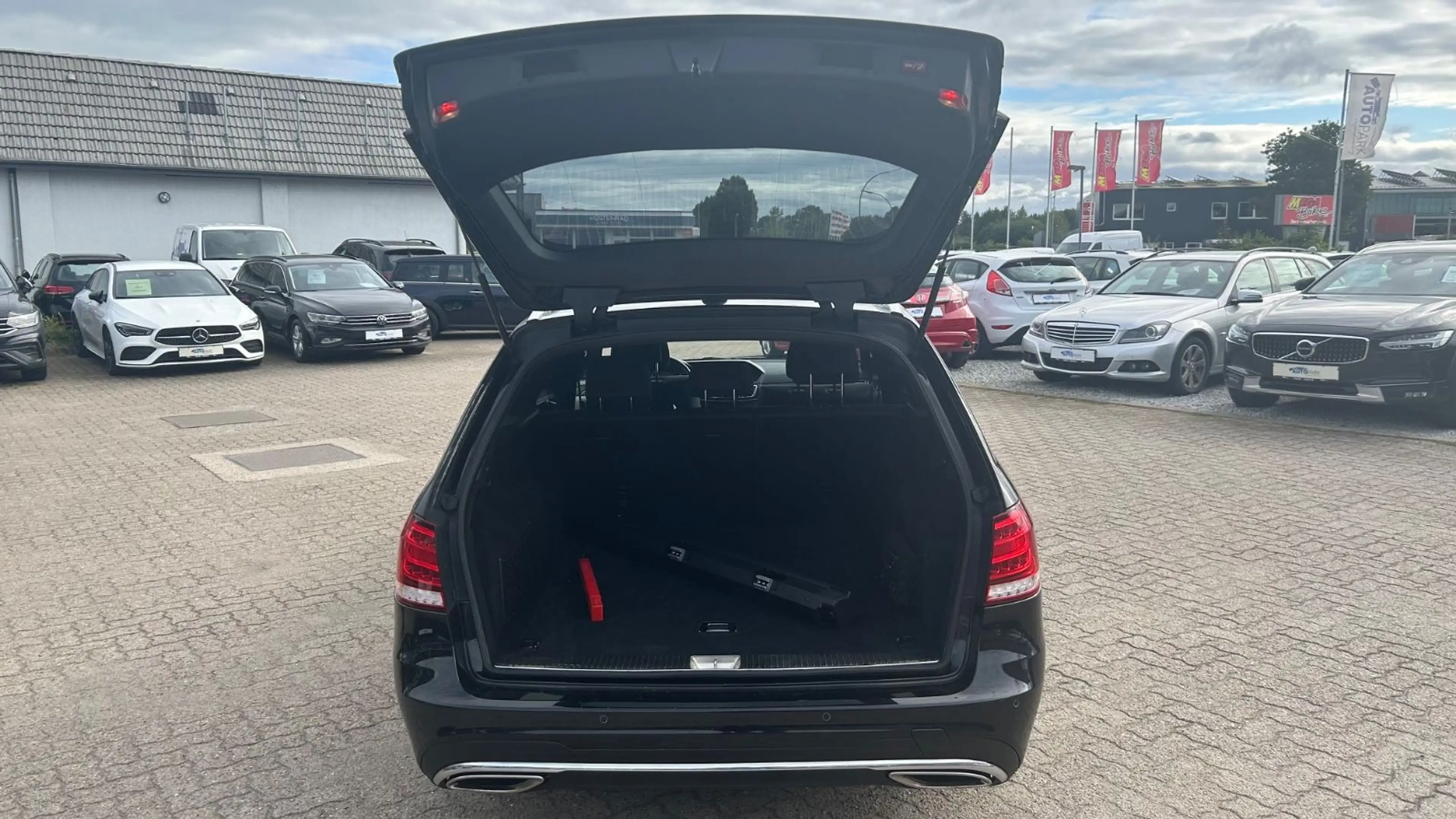 Mercedes-Benz E 350 E T-Modell BlueTec 4Matic — photo 7