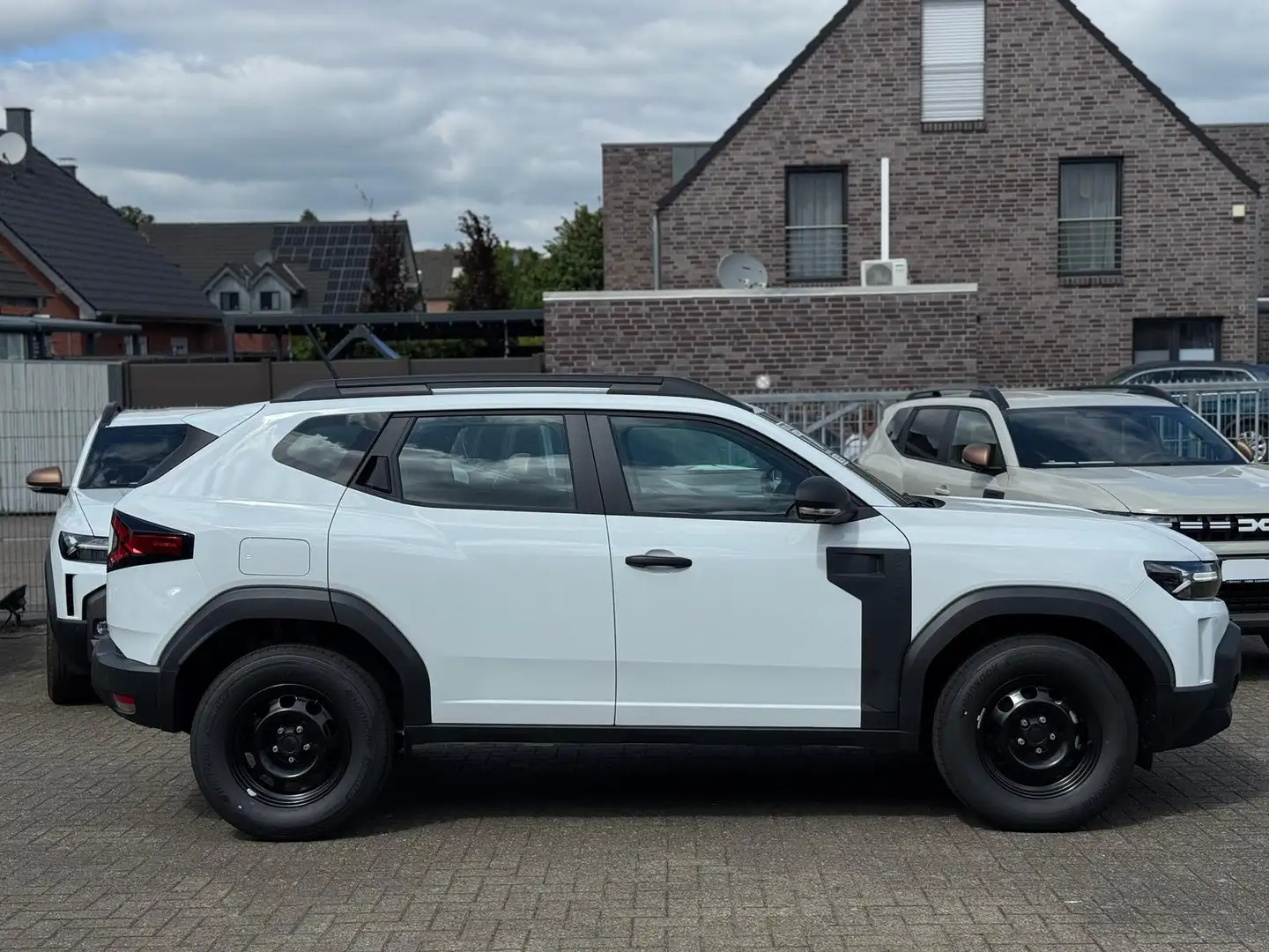 Dacia Duster Essential KLIMA PDC COLORVERGLASUNG LED Bianco - 2