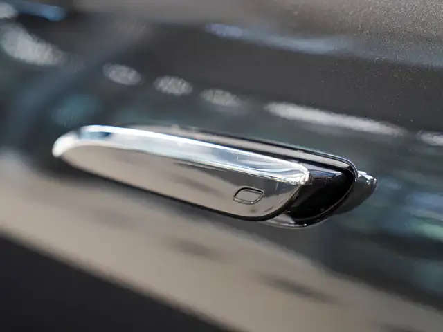 Mercedes-Benz E-Class view 17