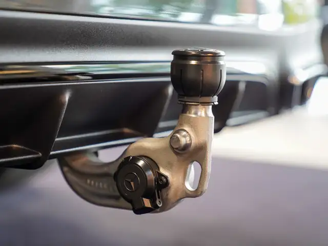 Mercedes-Benz E-Class view 15