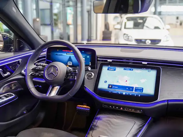 Mercedes-Benz E-Class view 11
