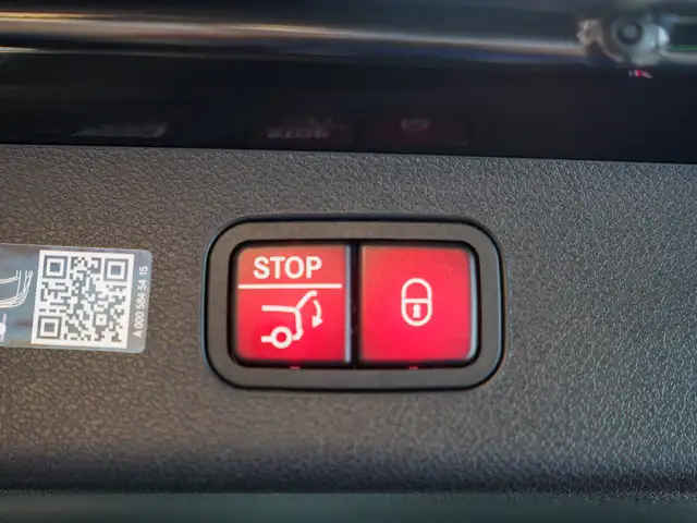 Mercedes-Benz E-Class view 14