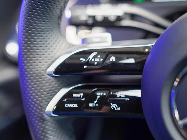 Mercedes-Benz E-Class view 19