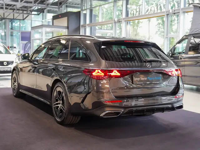 Mercedes-Benz E-Class view 5