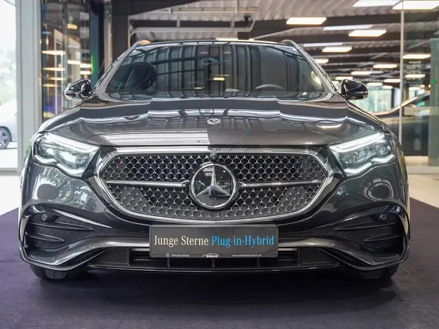 Mercedes-Benz E-Class view 7