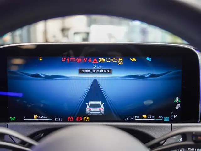 Mercedes-Benz E-Class view 21
