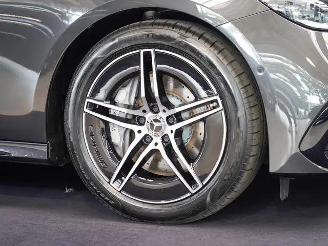 Mercedes-Benz E-Class view 2