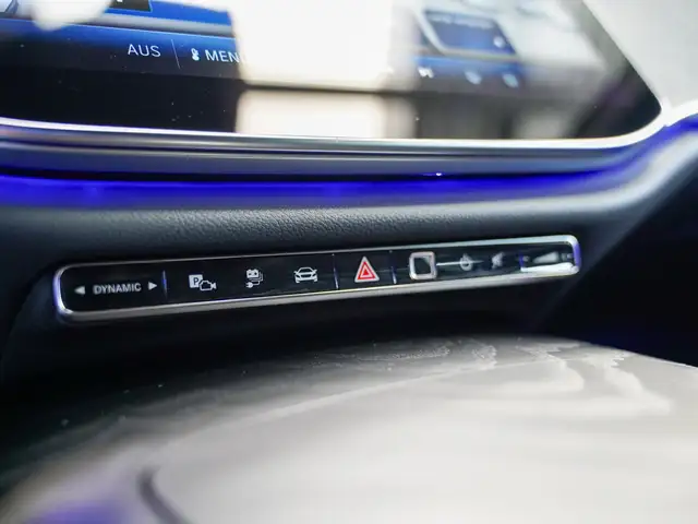 Mercedes-Benz E-Class view 25