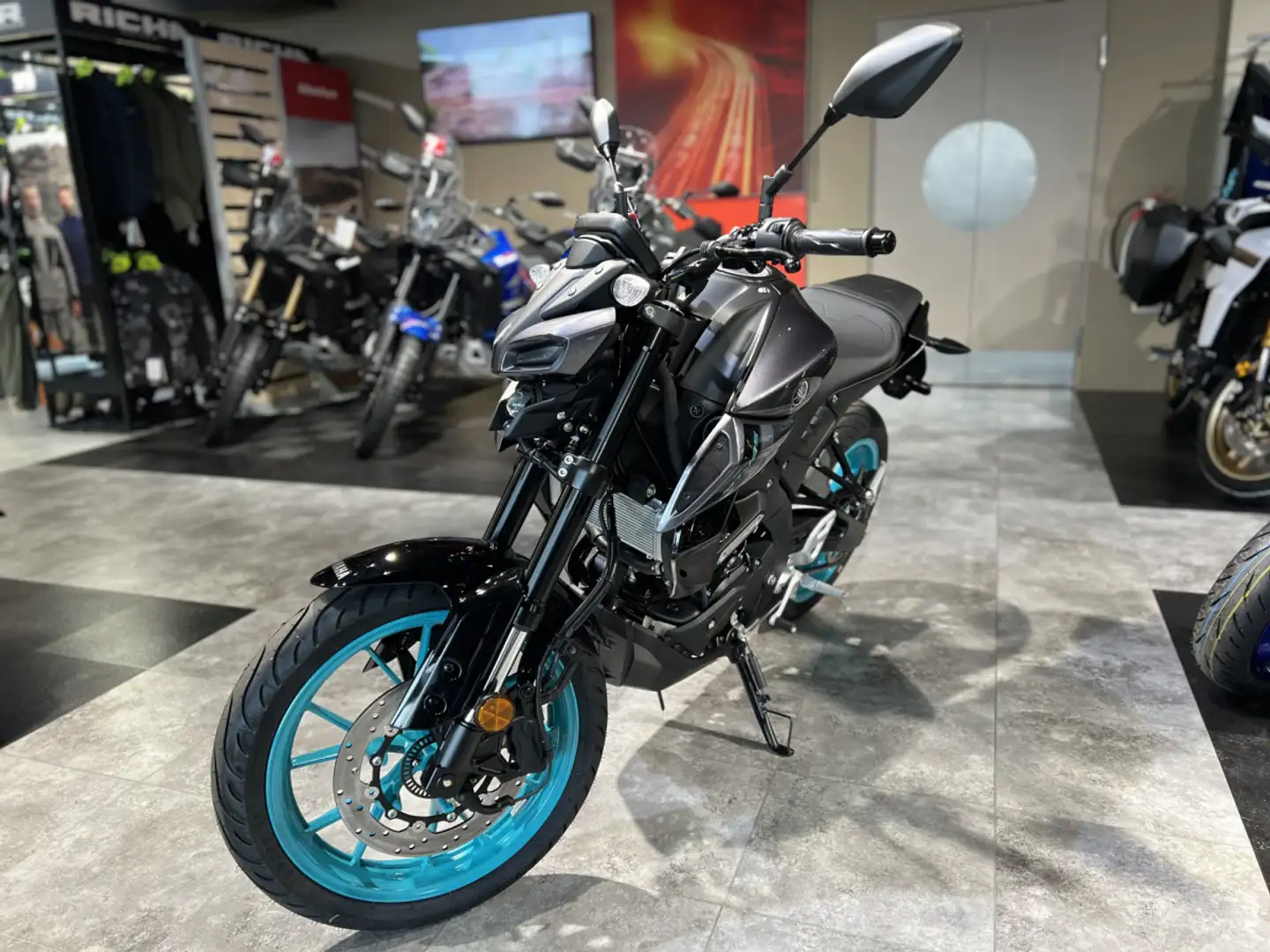 Yamaha MT-125 Szürke - 2