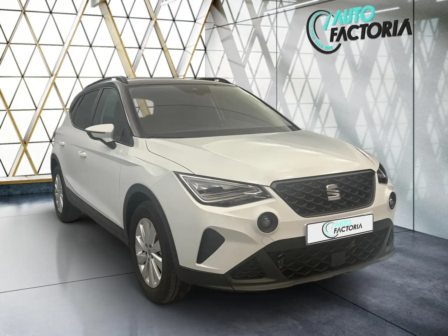 SEAT Arona -26% 1.0 TSI 115cv+MIRRORLINK+RADAR+LED+Options Beige - 2
