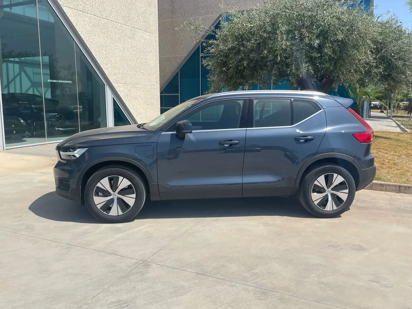 Volvo XC40 1.5 t4 phev Inscription auto Albastru - 2