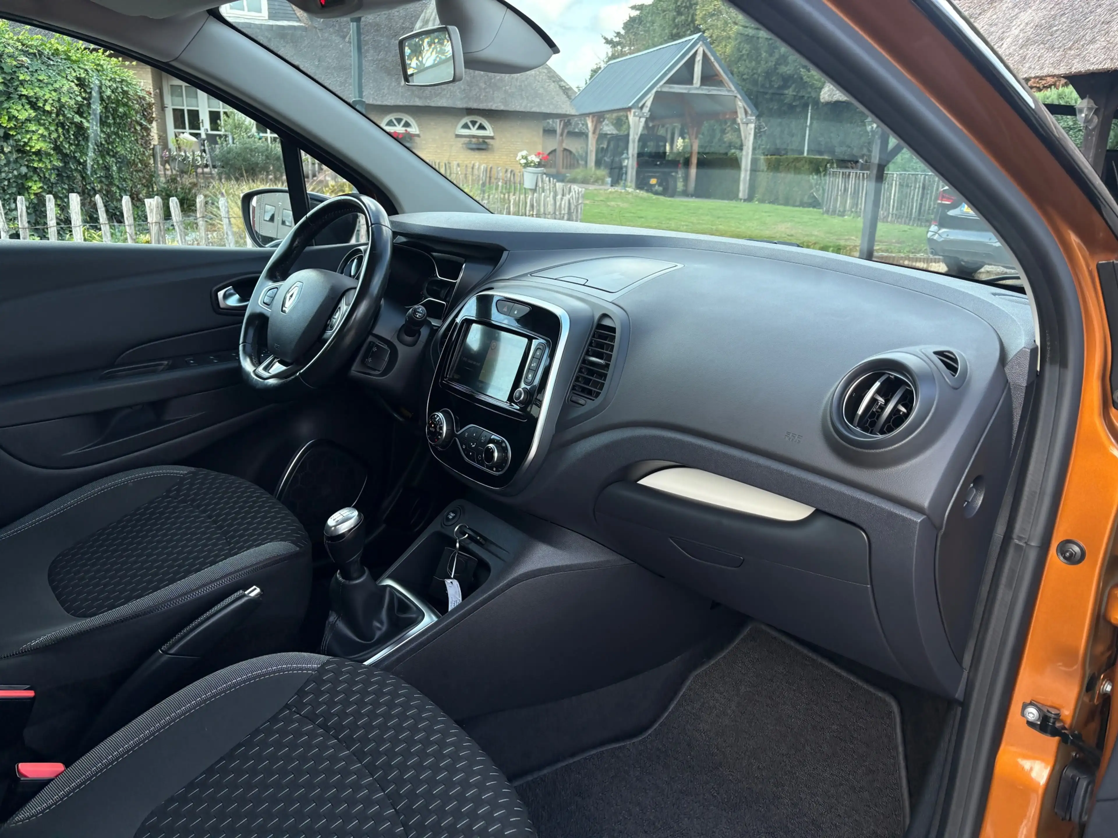 Renault Captur 0.9 TCe Intens Trekhaak, LED, Keyless, Carplay — photo 32