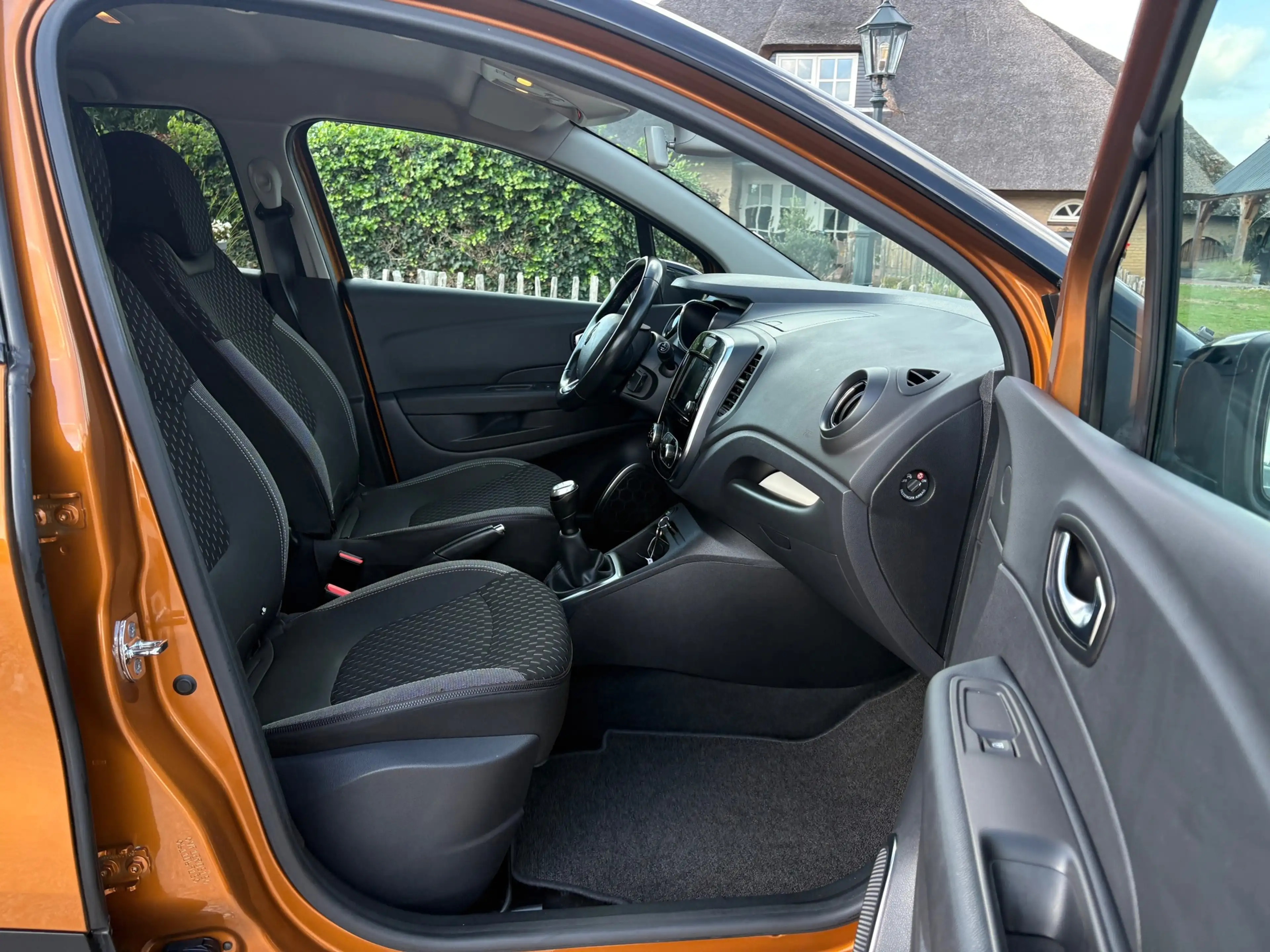 Renault Captur 0.9 TCe Intens Trekhaak, LED, Keyless, Carplay — photo 31