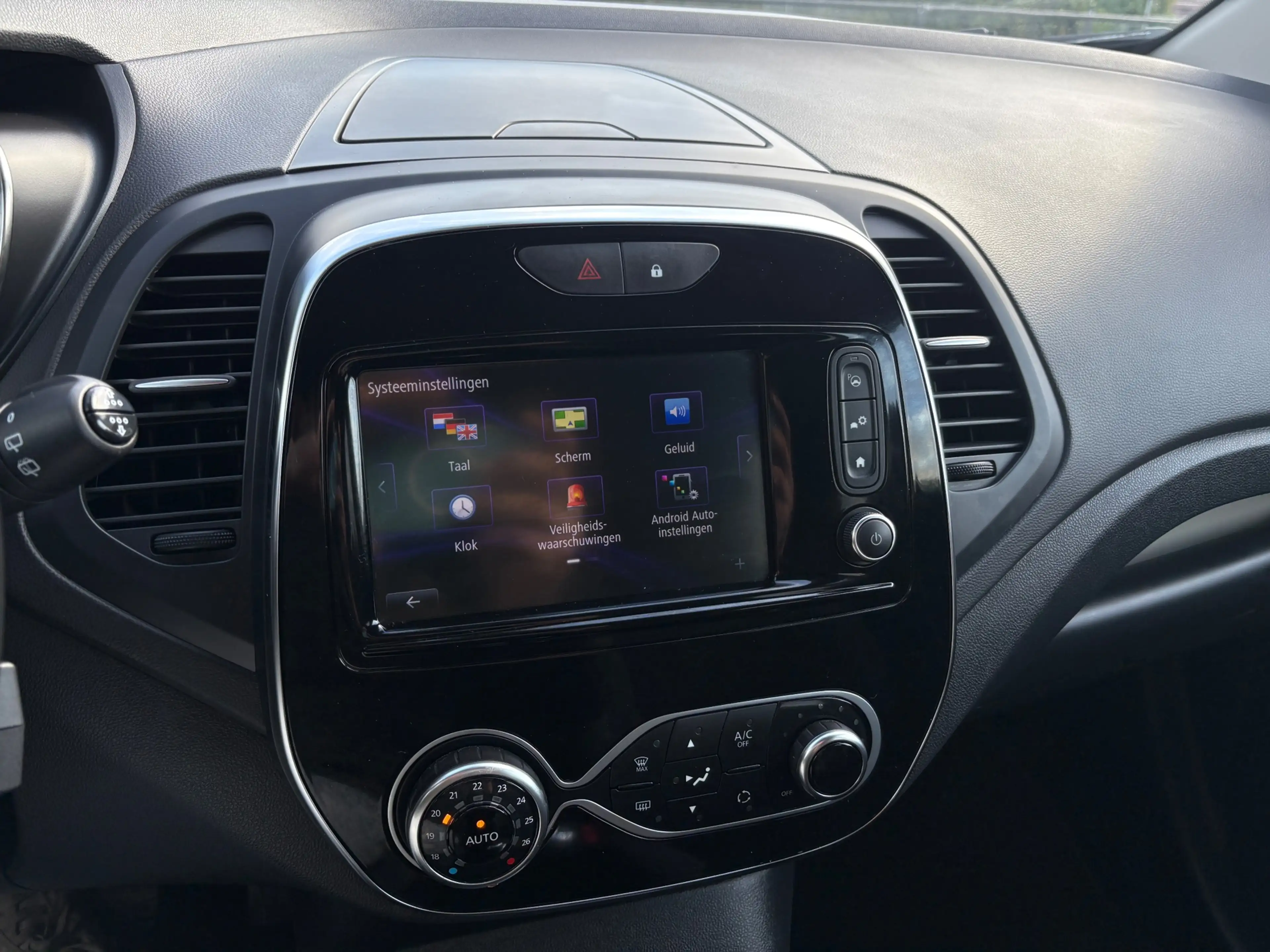 Renault Captur 0.9 TCe Intens Trekhaak, LED, Keyless, Carplay — photo 21