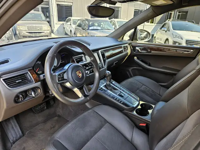 Porsche Macan view 7