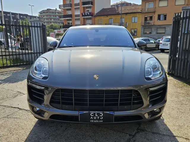 Porsche Macan view 2