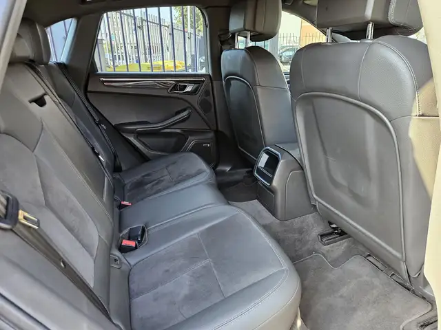 Porsche Macan view 13