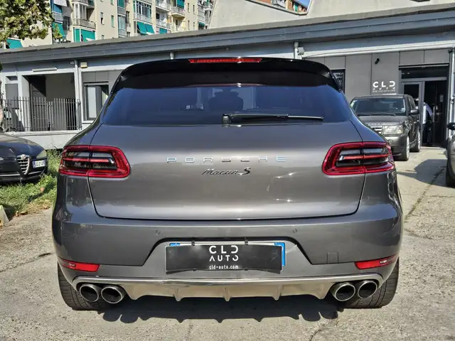 Porsche Macan view 5