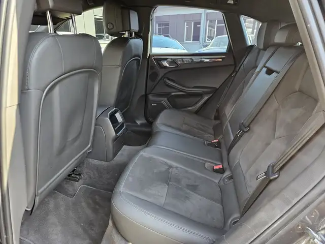 Porsche Macan view 9