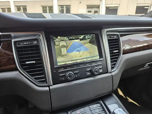 Porsche Macan view 16