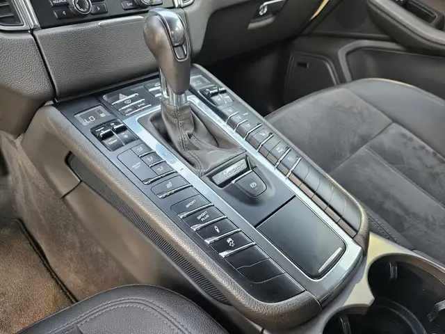 Porsche Macan view 15